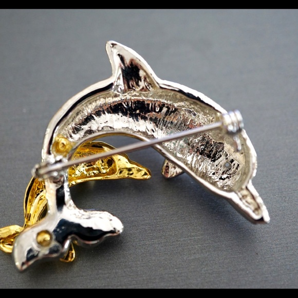 Mommy and Child Dolphin Brooch - Picture 2 of 3